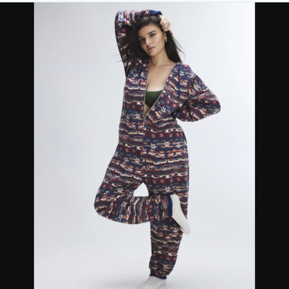 NWT Savage x Fenty Forever Hooded Holiday Onesie Large Red Cognac Cabin Cutie - Picture 1 of 13